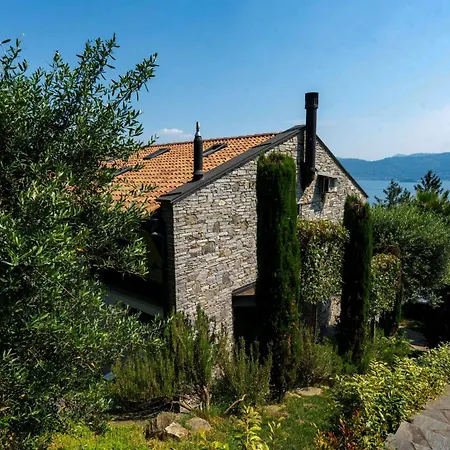 Gli Archi House & Casa de Férias Bieno (Piedmont)